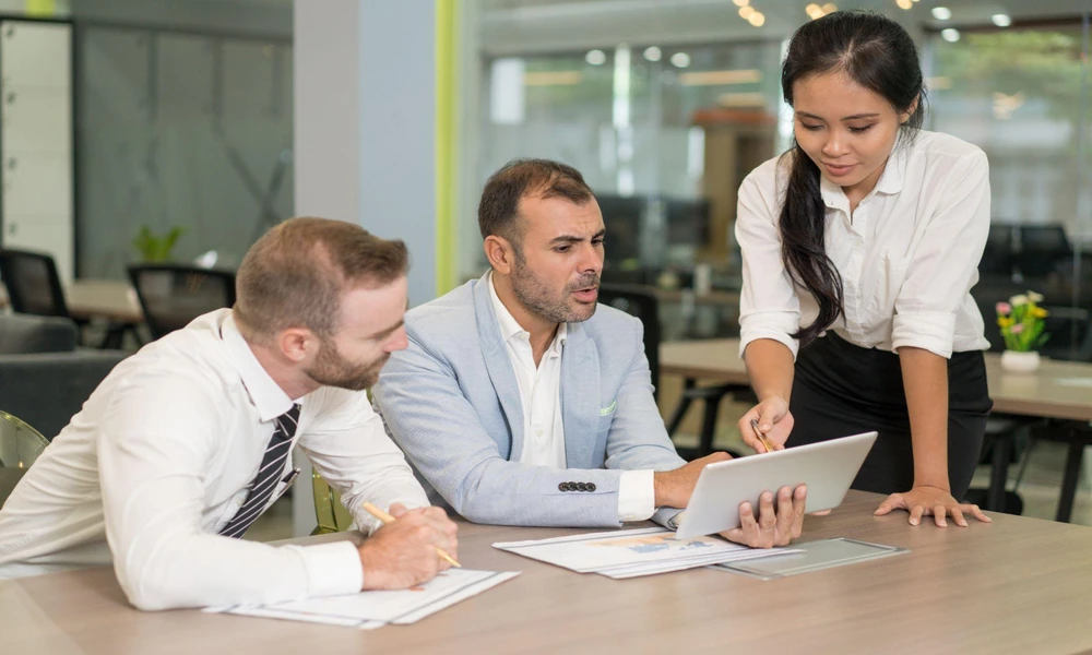 Why More Businesses Are Outsourcing Both HR and Payroll Together